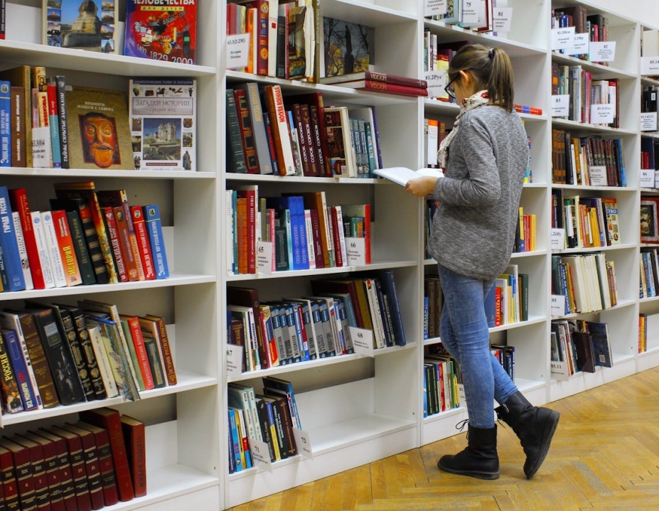 Zaproszenie na literacką podróż przez wieki z Marią Paszyńską w Bibliotece Wilanowskiej