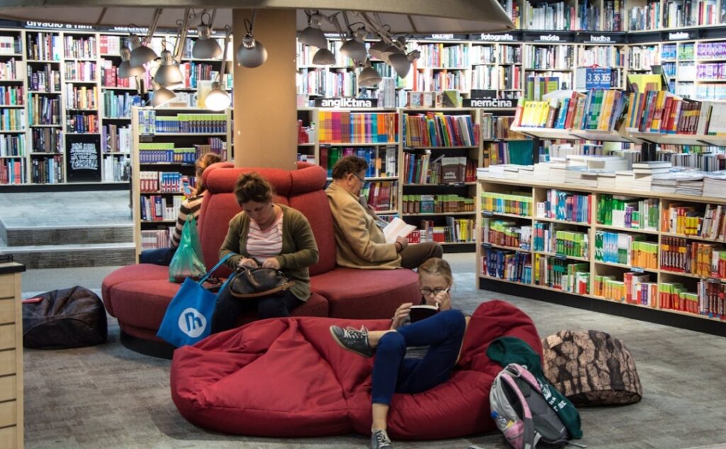 Wilanowska Biblioteka Publiczna zaprasza na spektakl Teatru Katarynka "Po drugiej stronie teleskopu! Kosmolekcja – Podróż w nieznane"