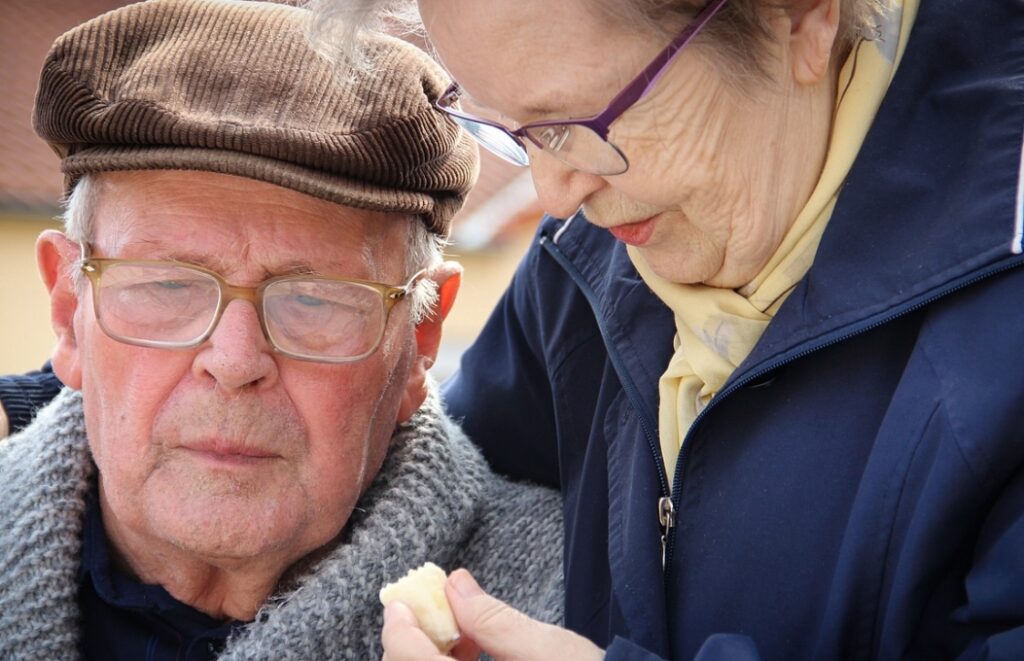 Seniorzy z Wilanowa na śladach historii wilanowskiego haftu i kuchni Urzecza